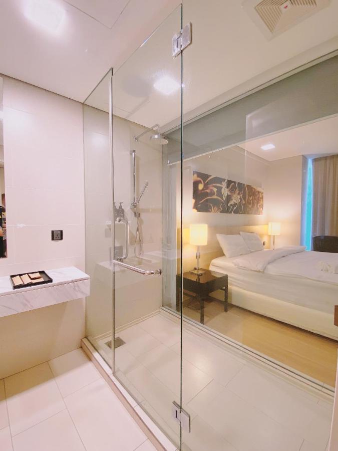 Straits Suite By C Homestay Malacca Екстер'єр фото