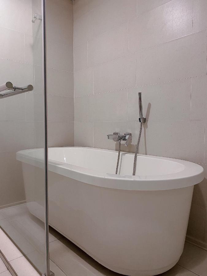 Straits Suite By C Homestay Malacca Екстер'єр фото